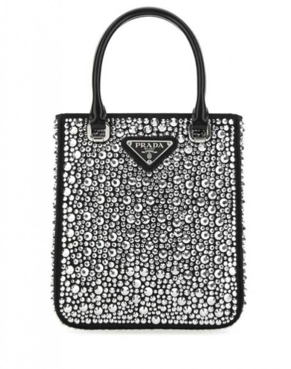 Tas jinjing berbahan satin berwarna metalik